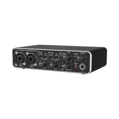 Звуковая карта Behringer UMC204 HD